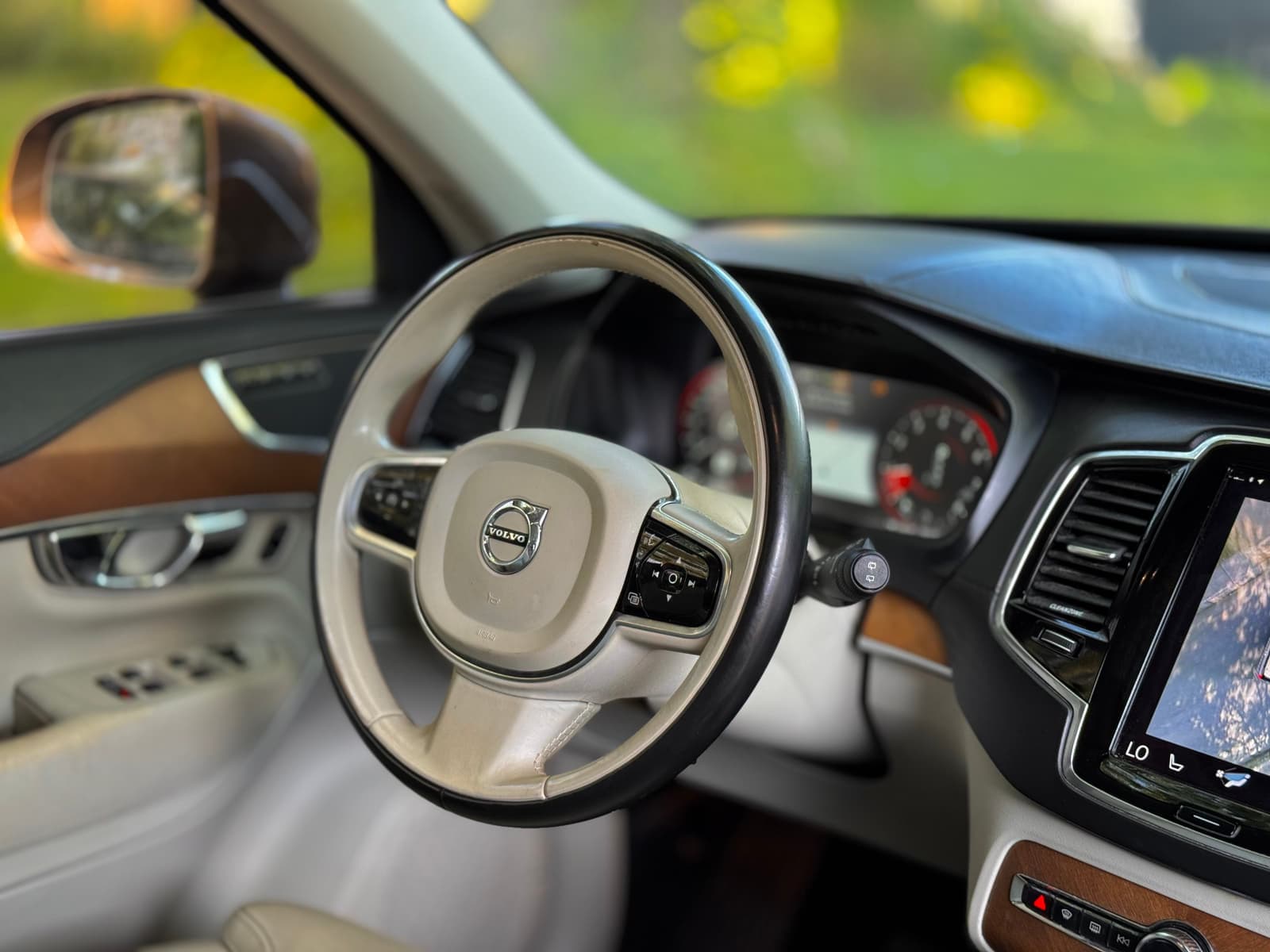 Volvo XC90 2016 - Image 17