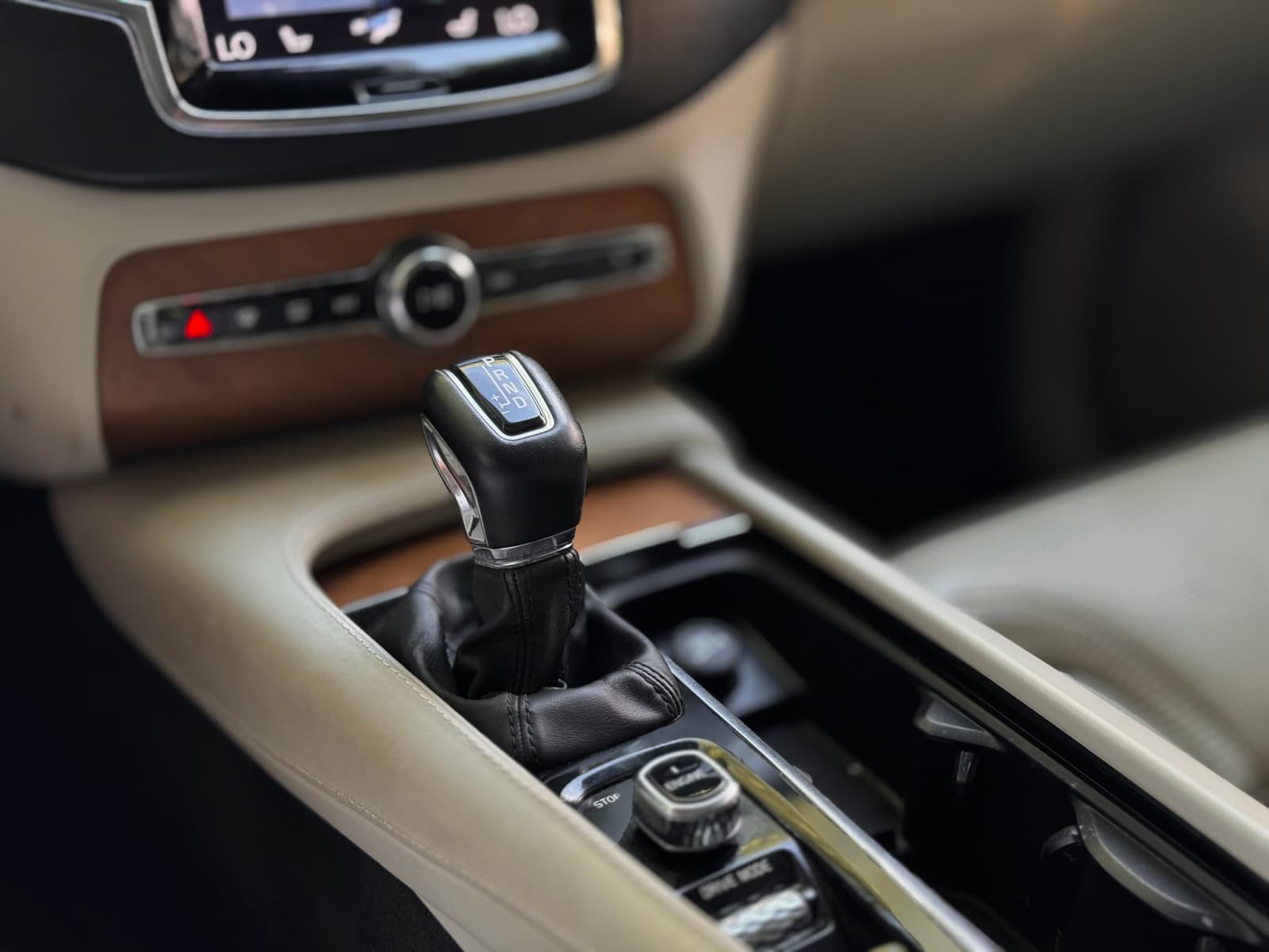 Volvo XC90 2016 - Image 19