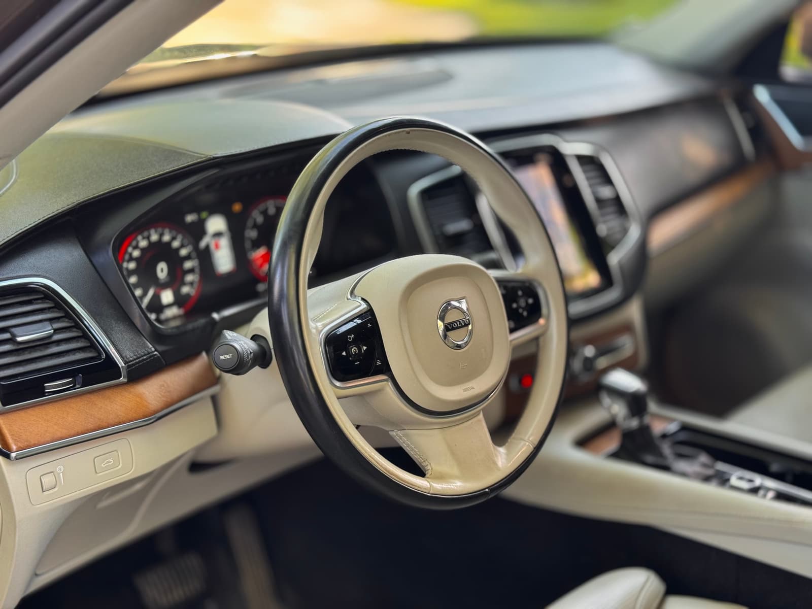 Volvo XC90 2016 - Image 21