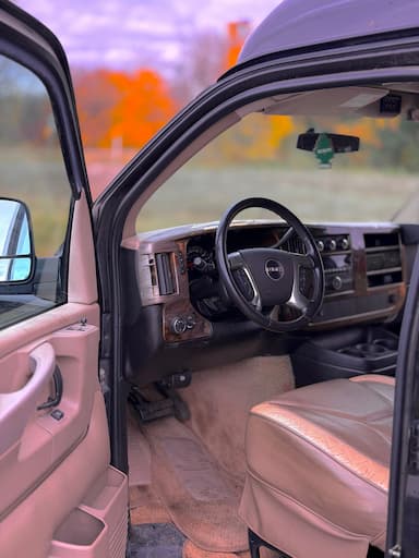 GMC Savana 2010 - Thumbnail 9