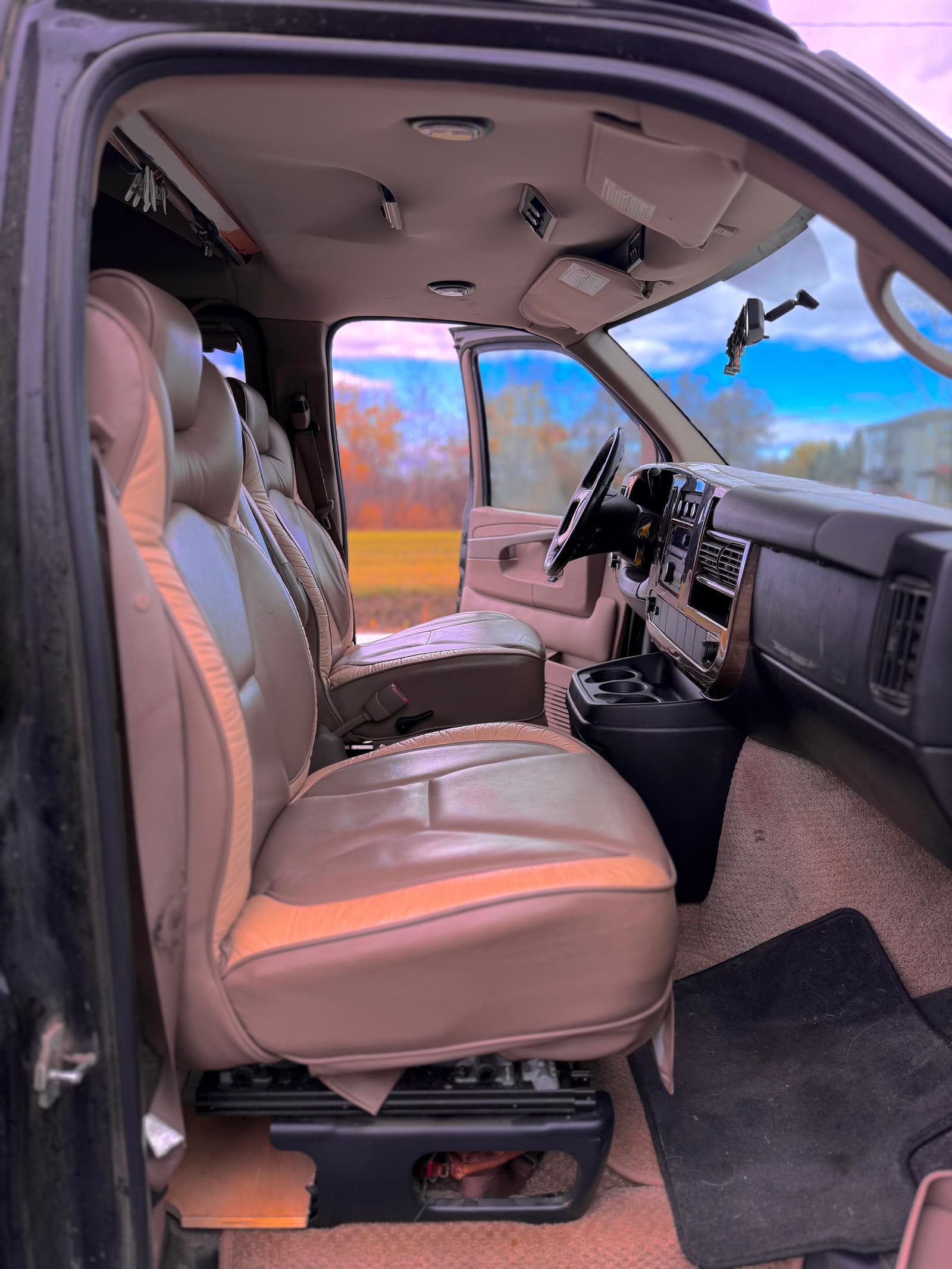 GMC Savana 2010 - Image 11