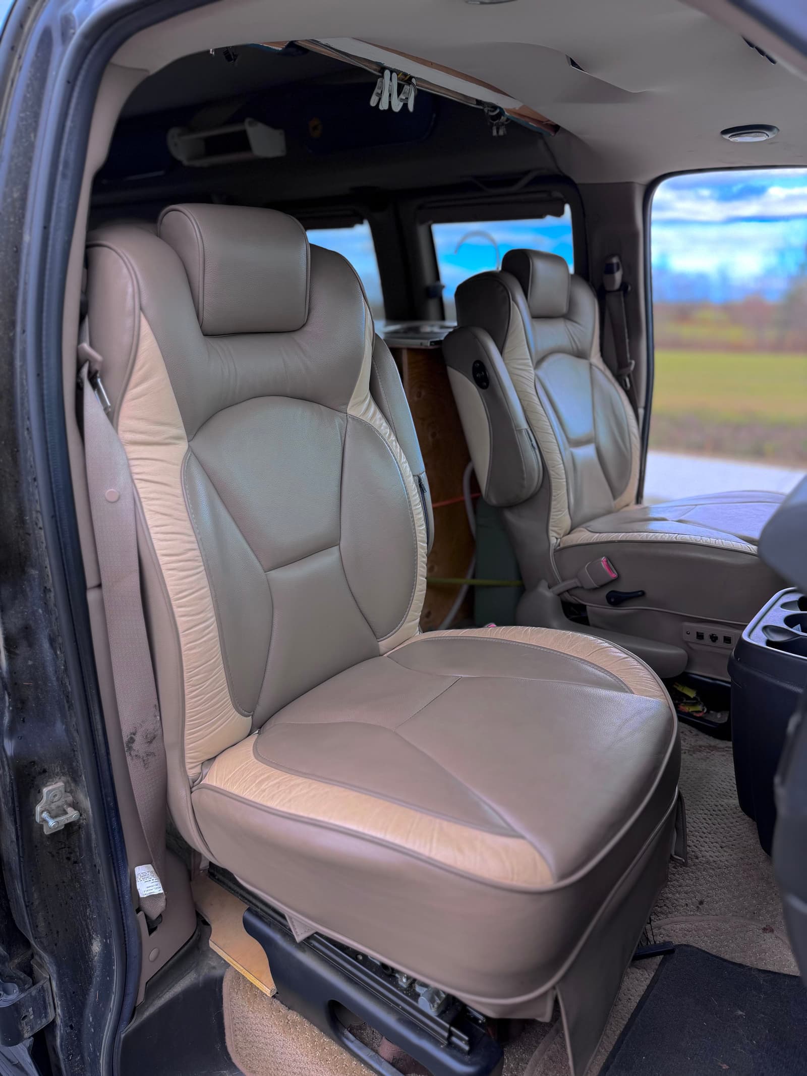 GMC Savana 2010 - Image 13