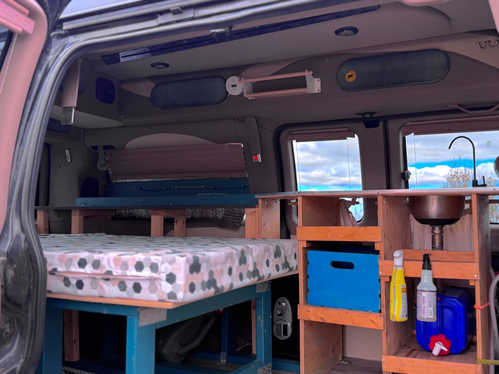 GMC Savana 2010 - Image 16