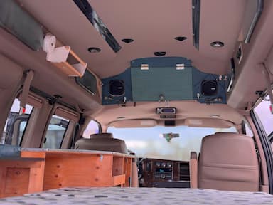 GMC Savana 2010 - Thumbnail 18