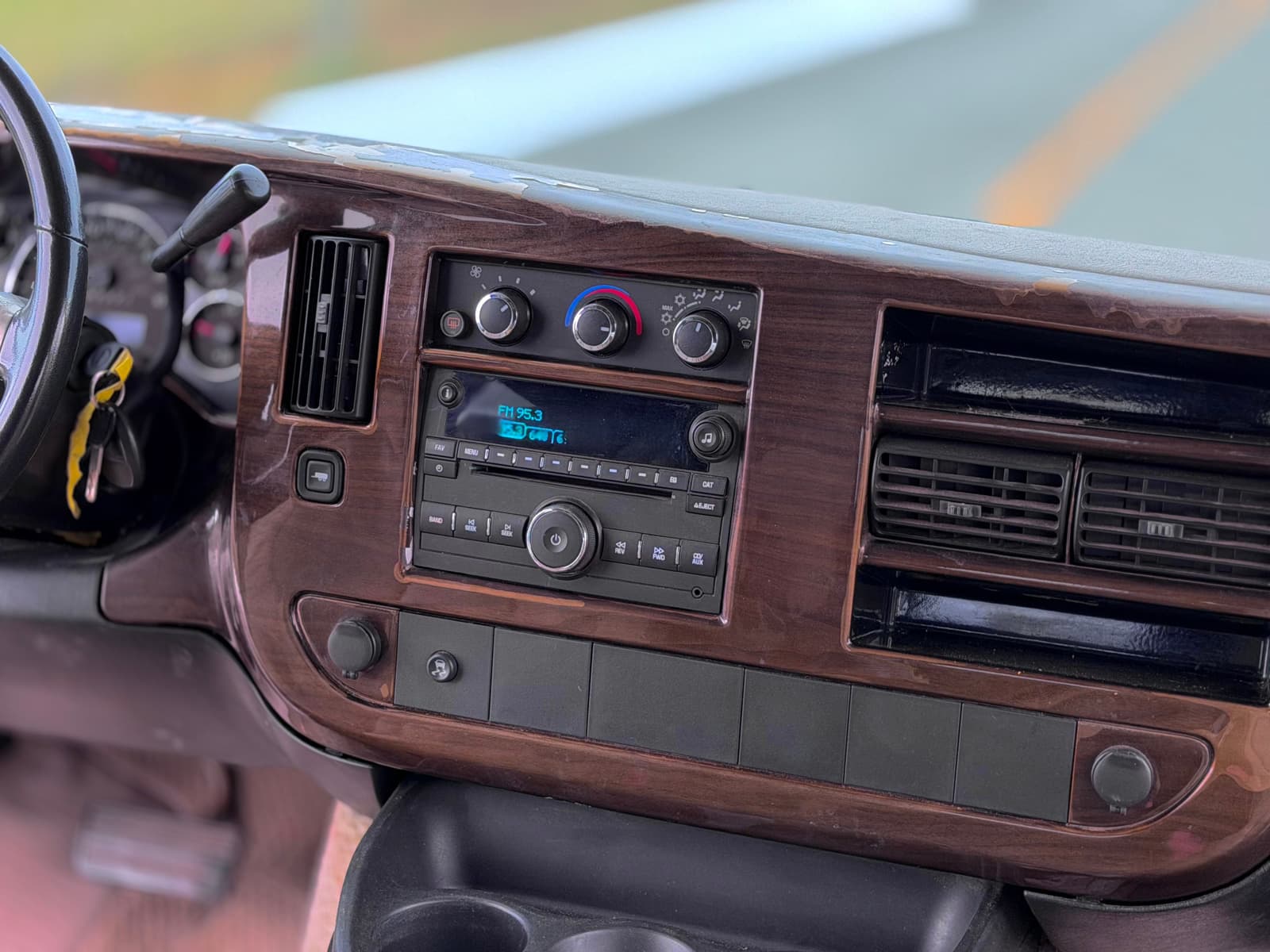 GMC Savana 2010 - Image 19