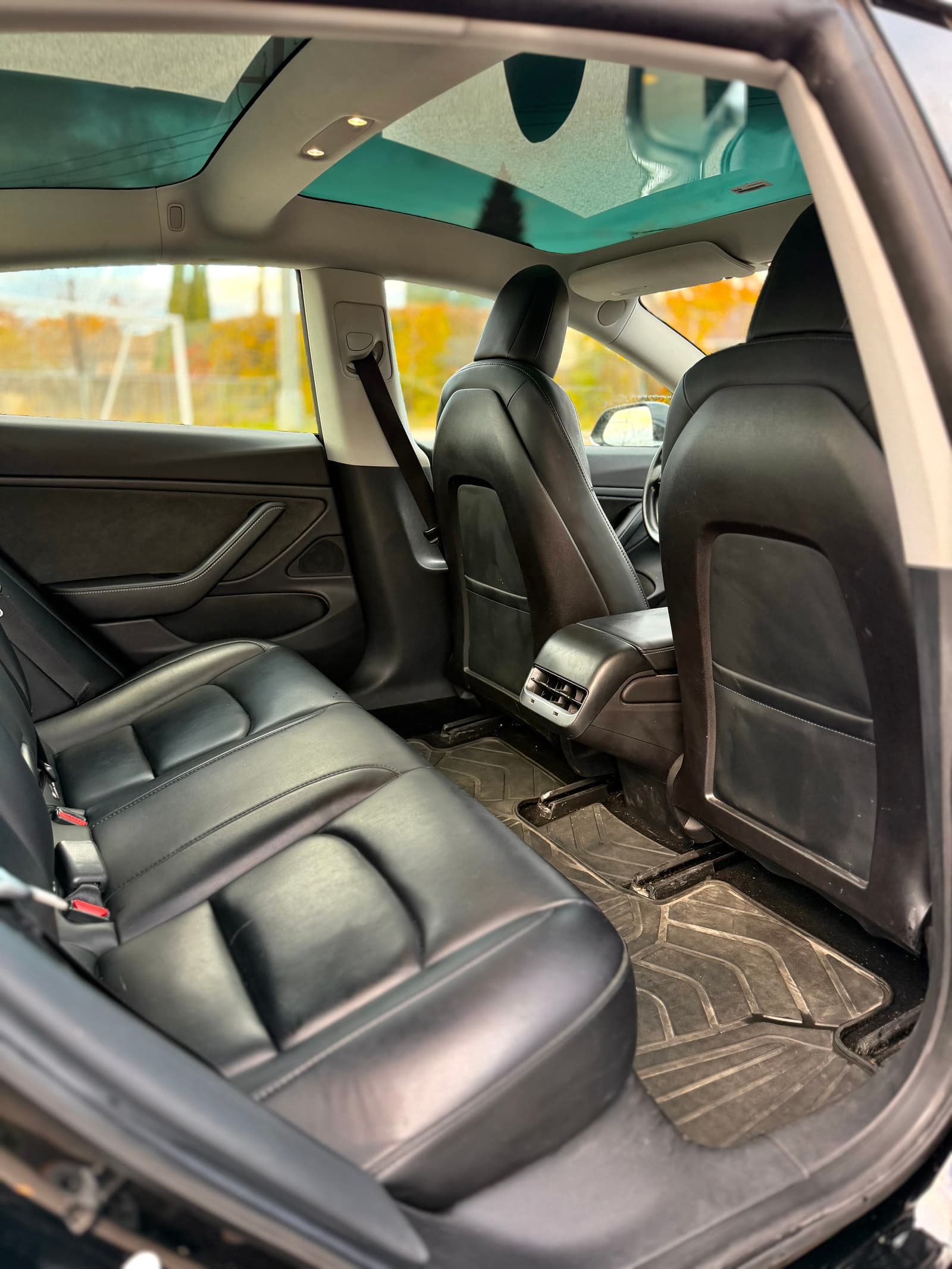 Tesla Model 3 2019 - Image 16