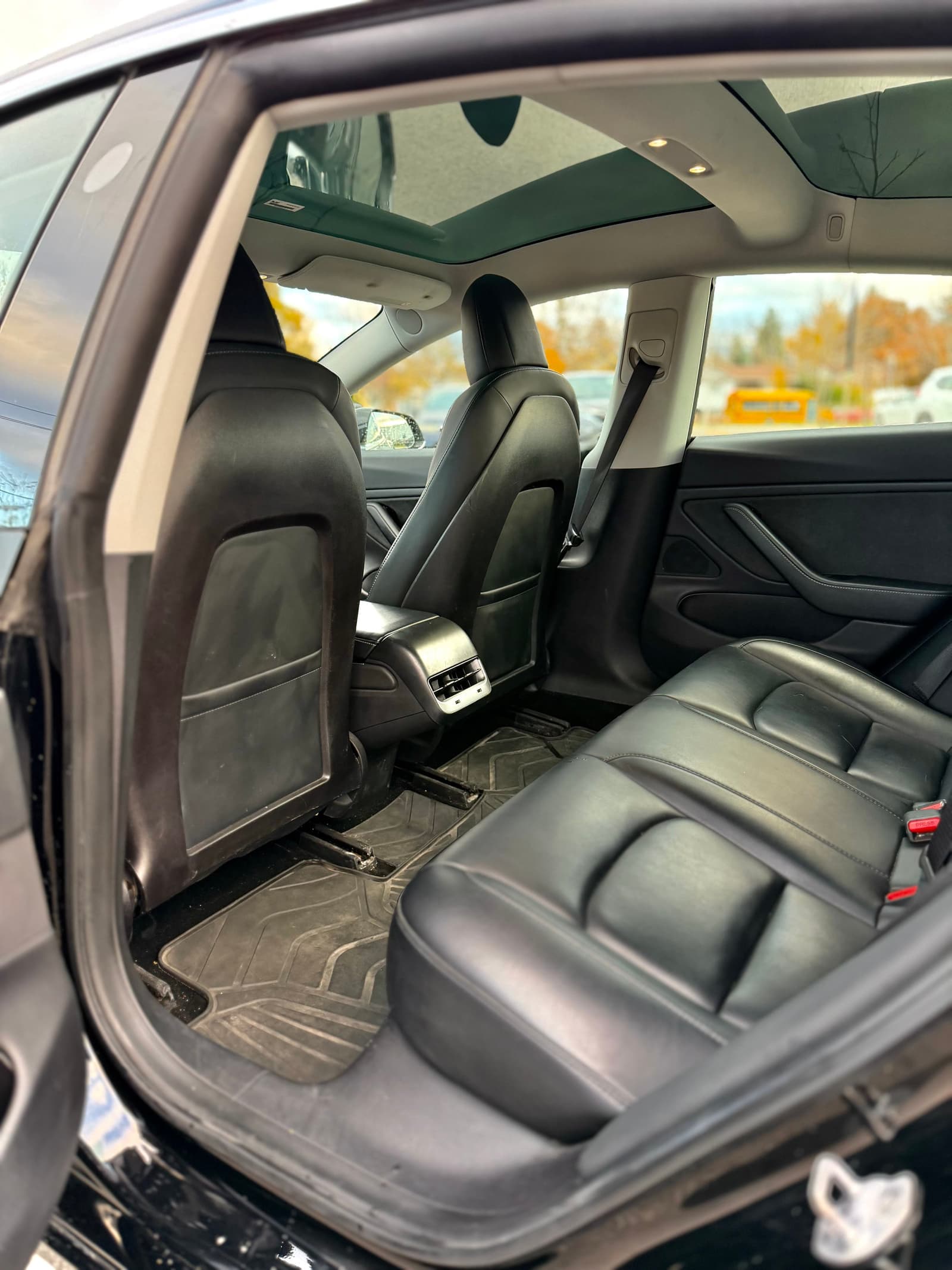 Tesla Model 3 2019 - Image 18