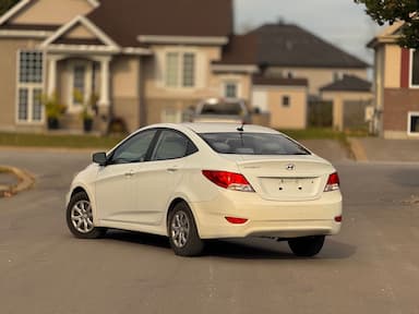 Hyundai Accent 2012 - Thumbnail 3
