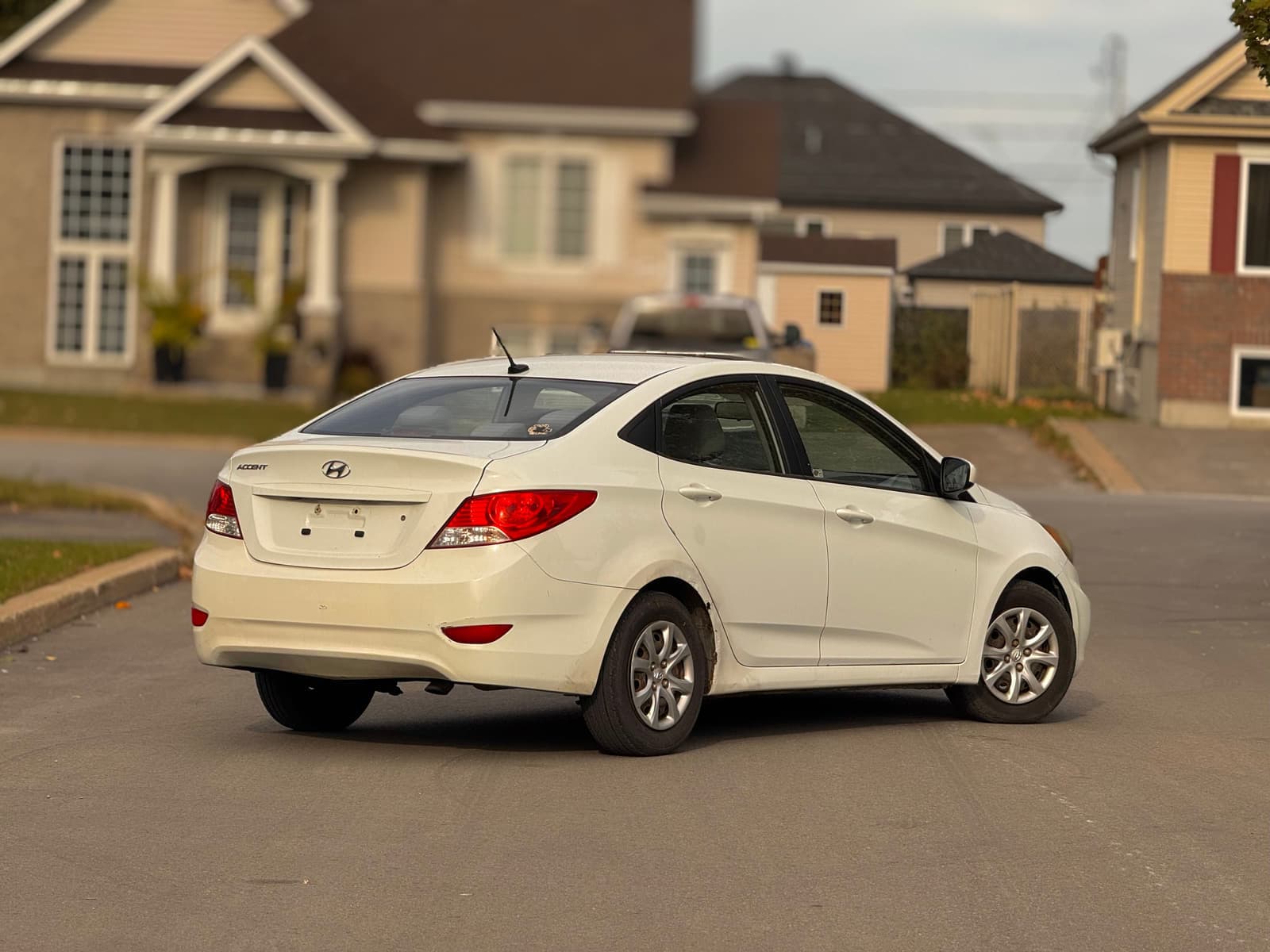 Hyundai Accent 2012 - Image 4