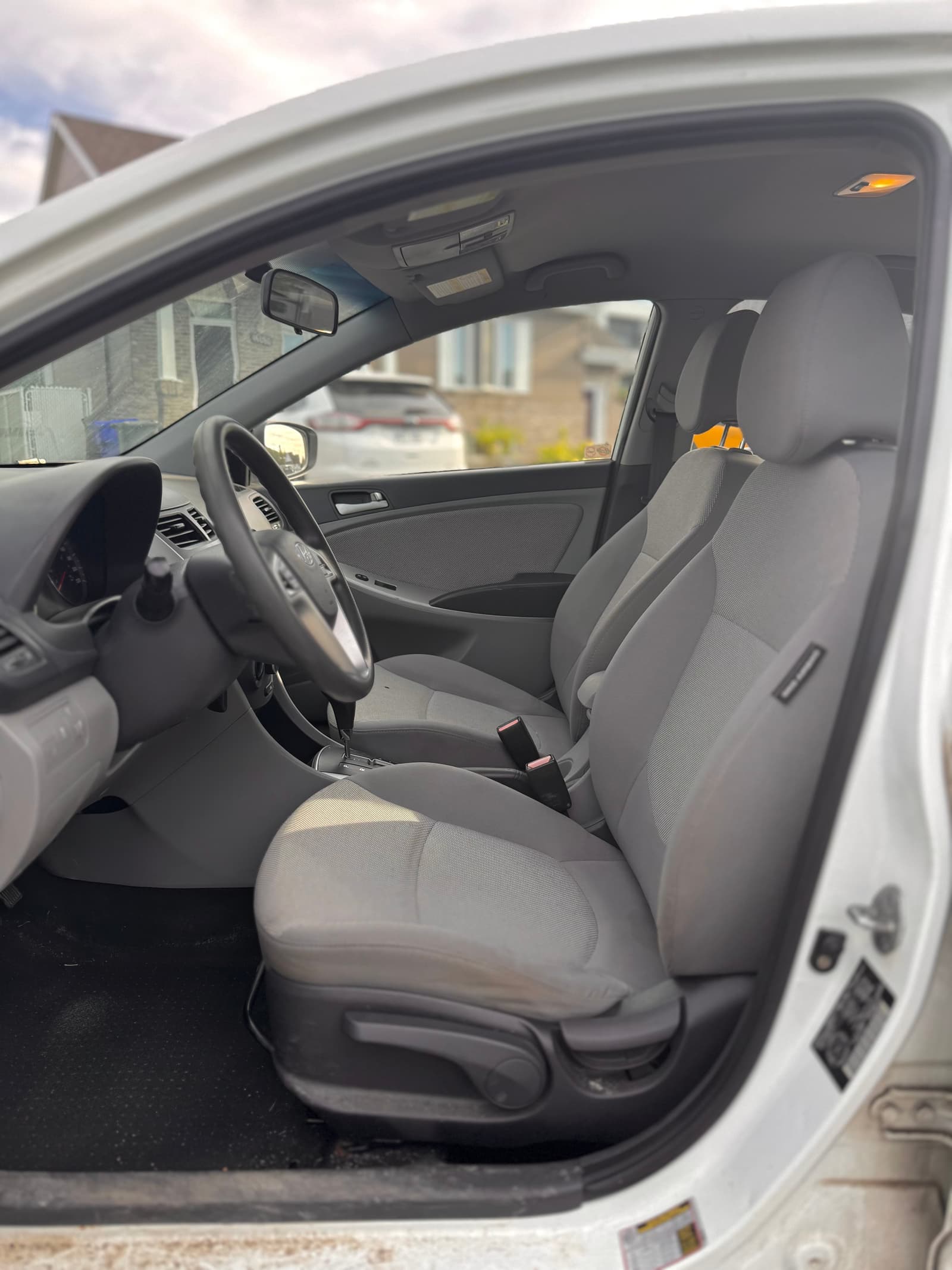 Hyundai Accent 2012 - Image 5