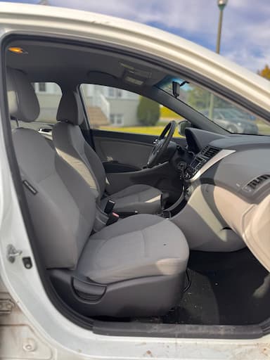 Hyundai Accent 2012 - Thumbnail 9