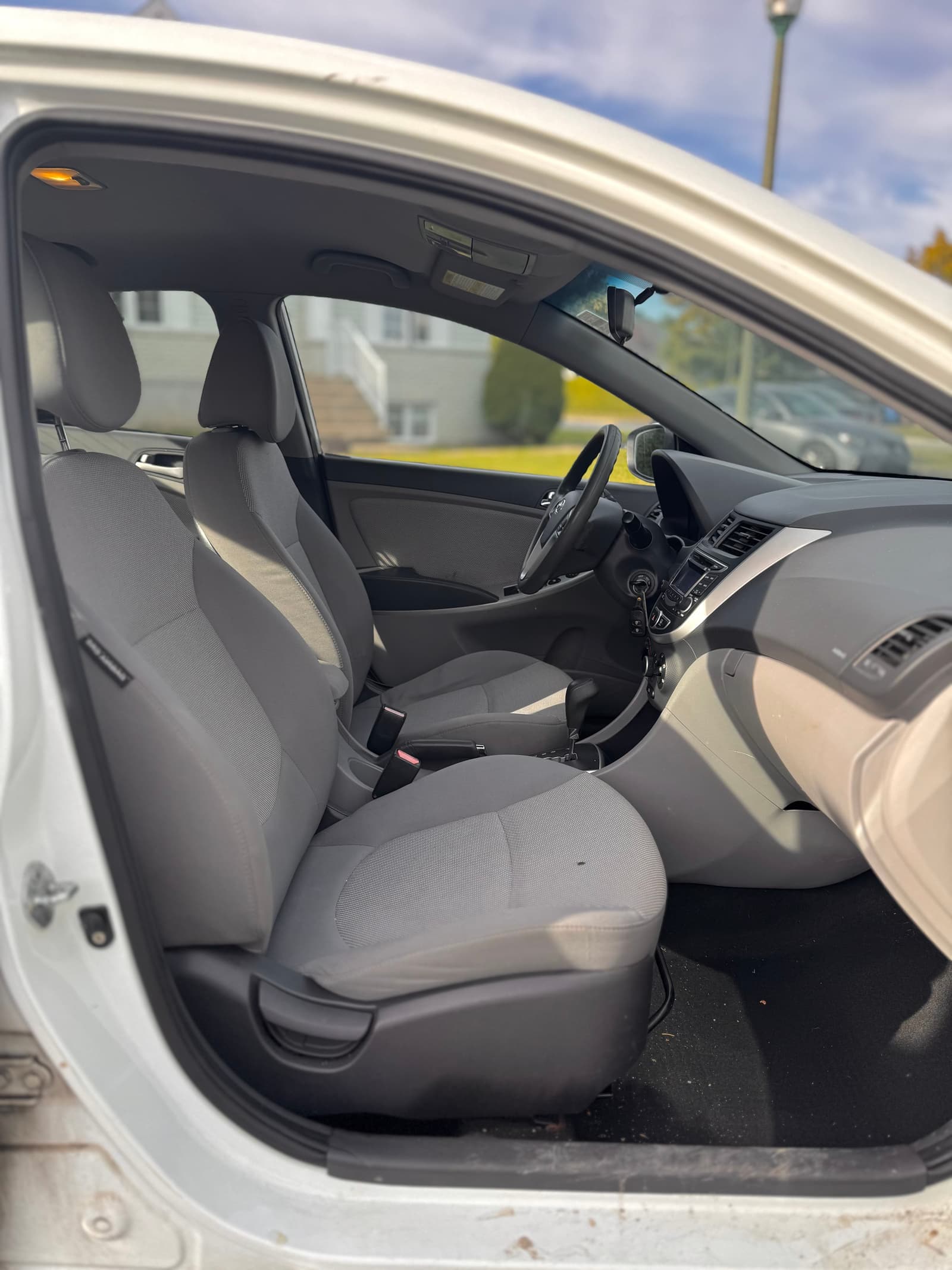 Hyundai Accent 2012 - Image 9