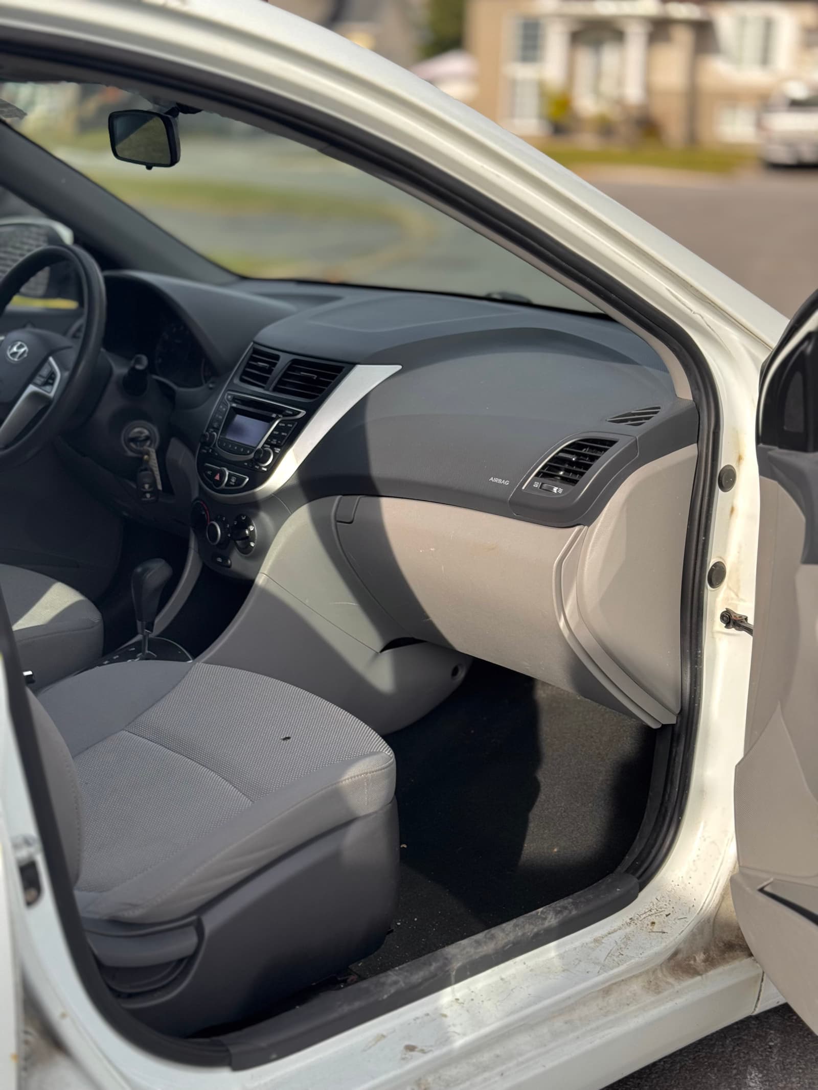 Hyundai Accent 2012 - Image 10