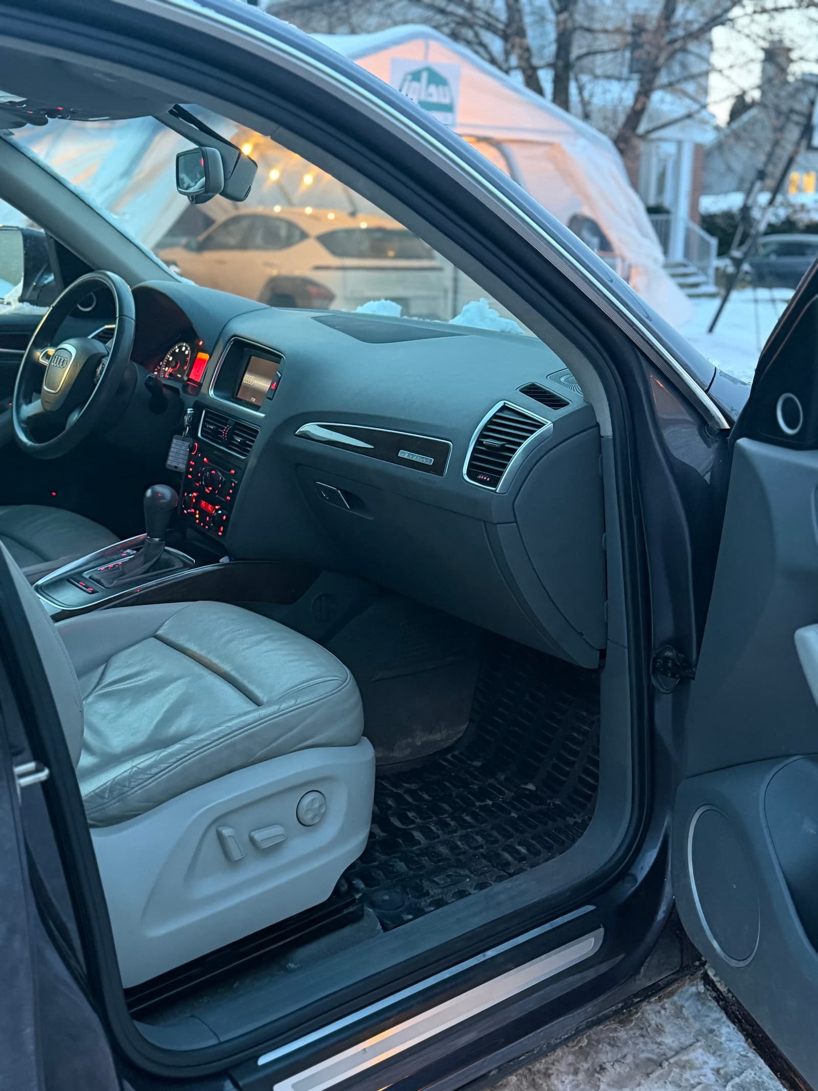 Audi Q5 2010 - Image 12