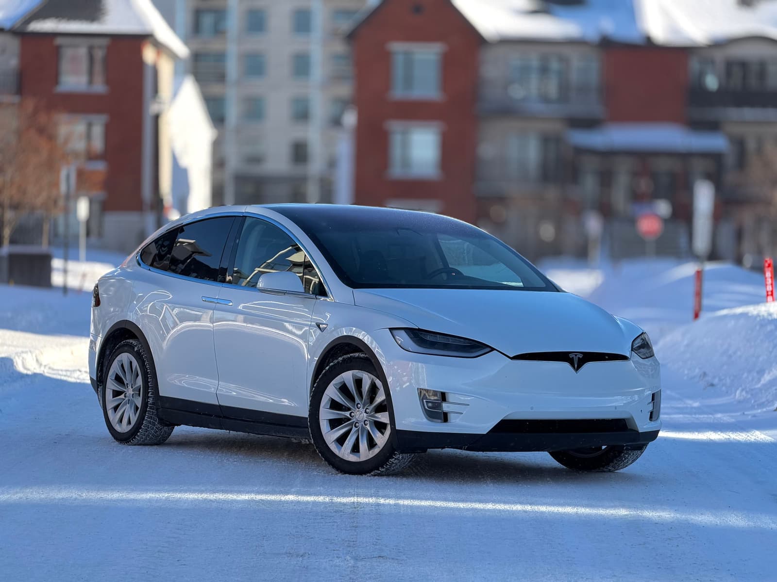 Tesla Model X 2016 - Image 2