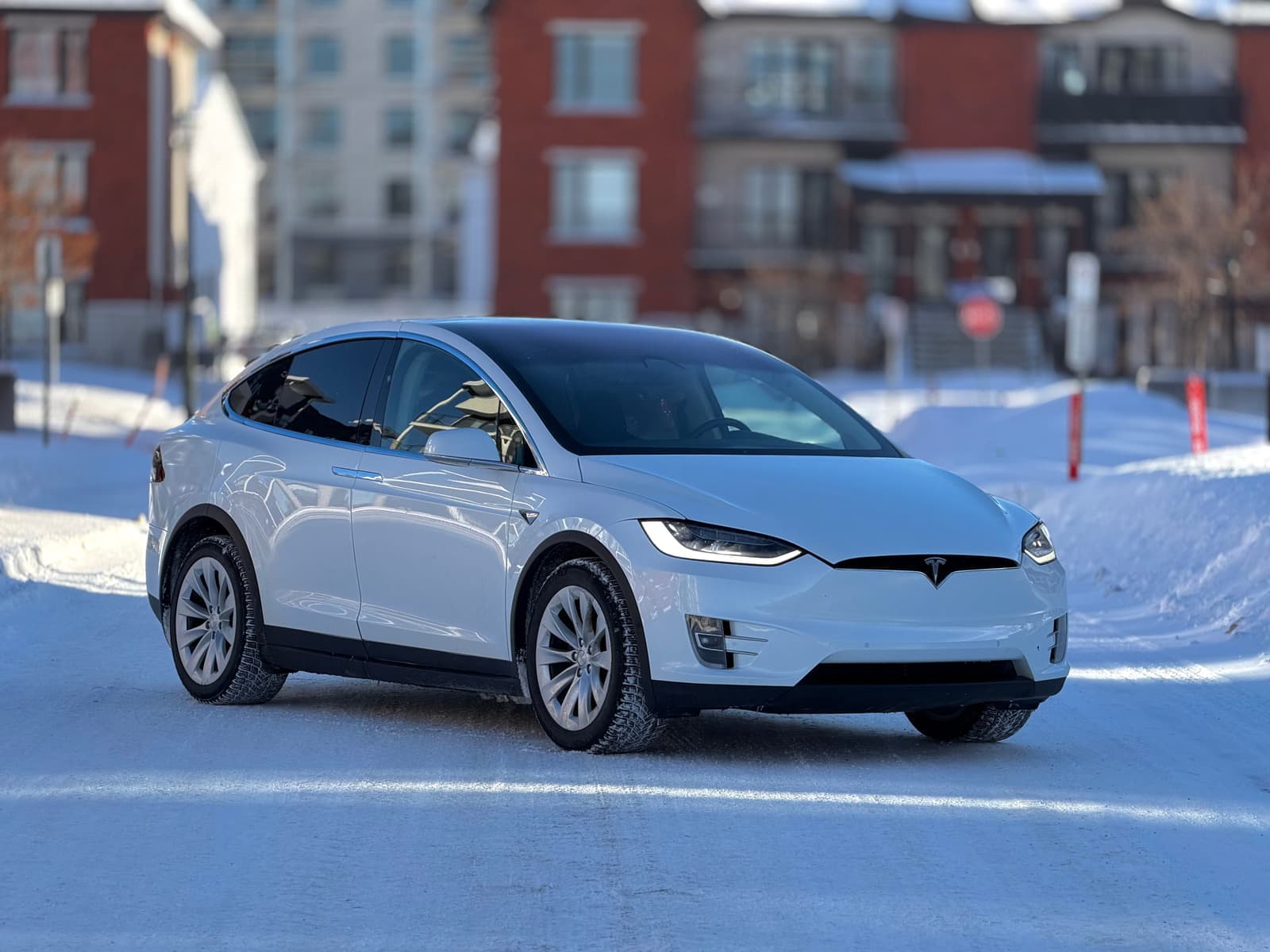 Tesla Model X 2016 - Image 3