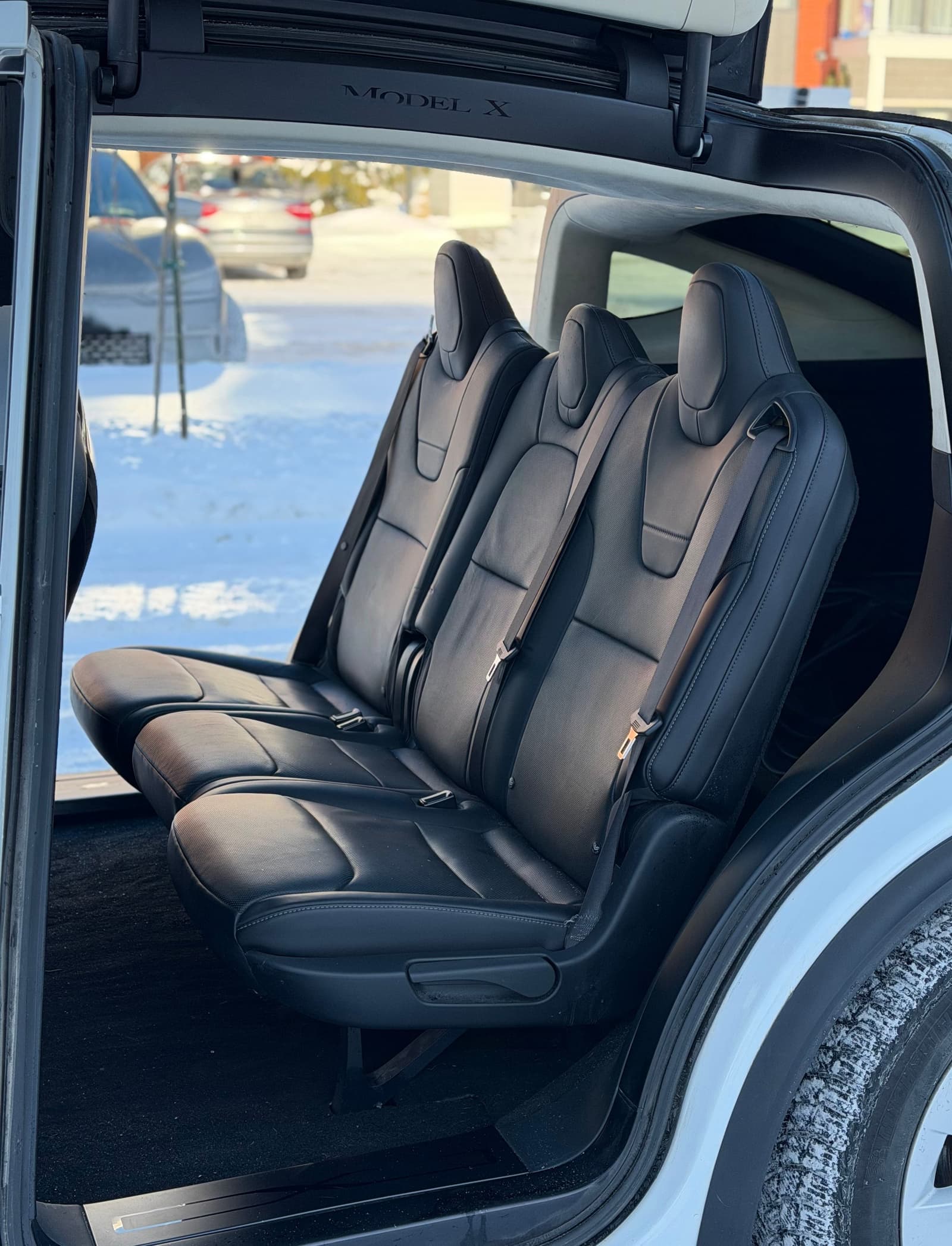 Tesla Model X 2016 - Image 17