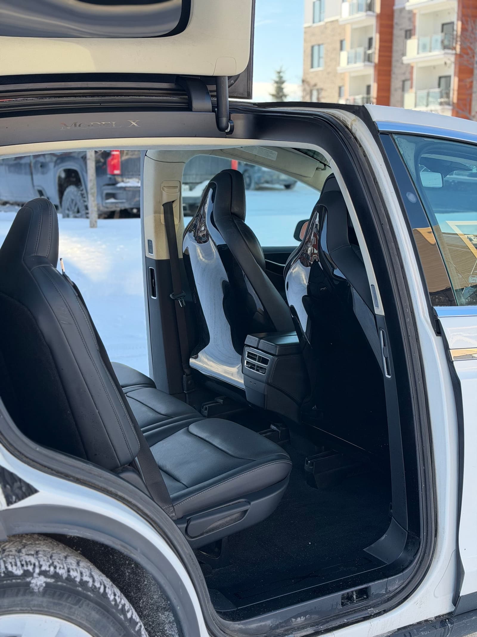 Tesla Model X 2016 - Image 18