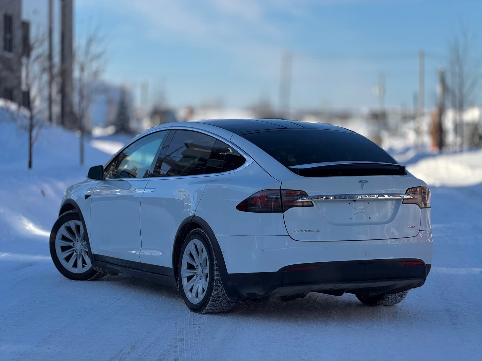 Tesla Model X 2016 - Image 22