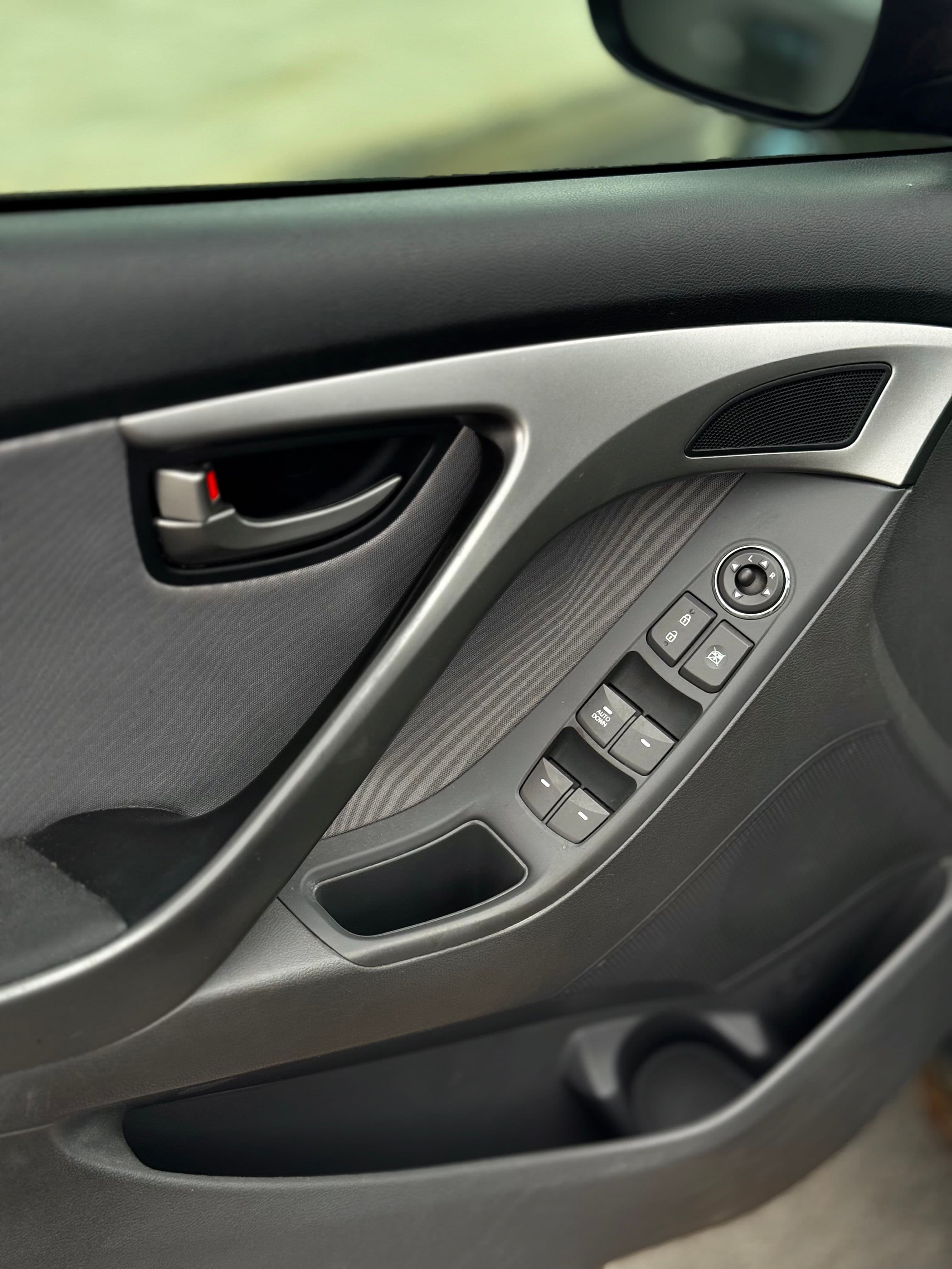 Hyundai Elantra 2013 - Image 19