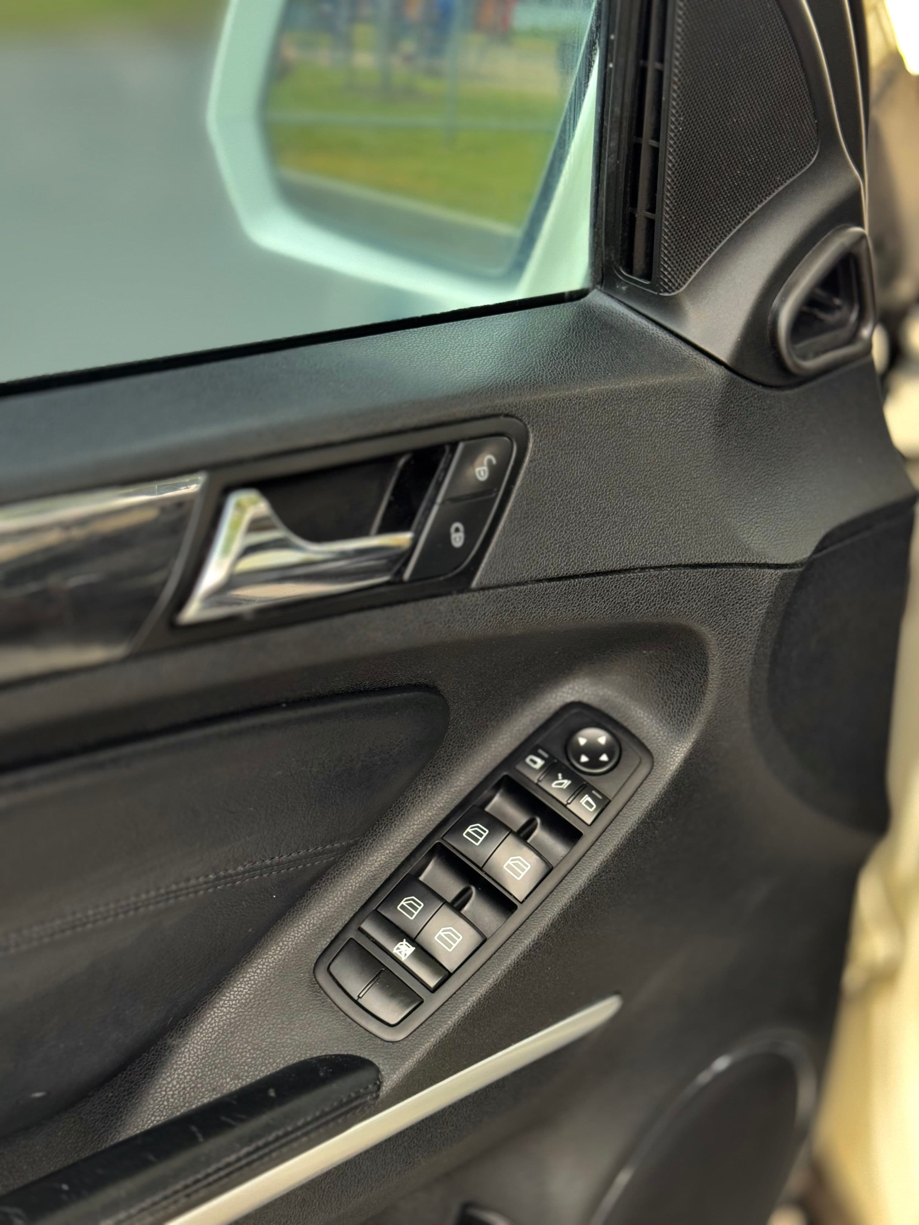 Mercedes-Benz M-Class 2010 - Image 24