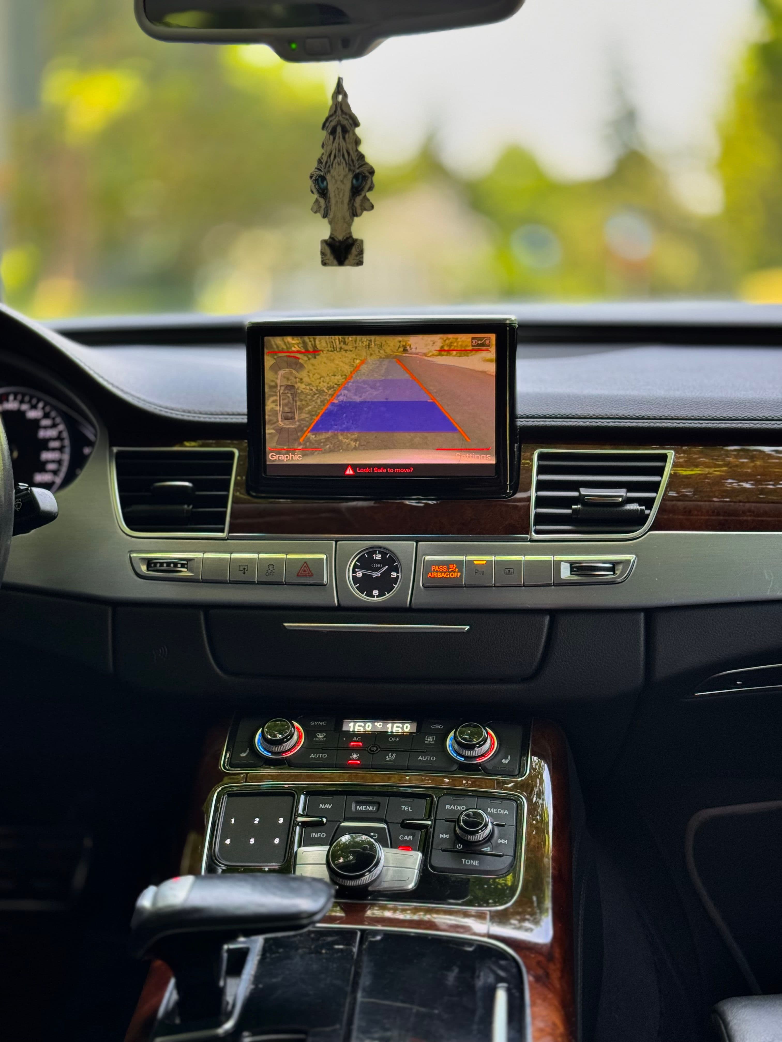 Audi A8 2011 - Image 25