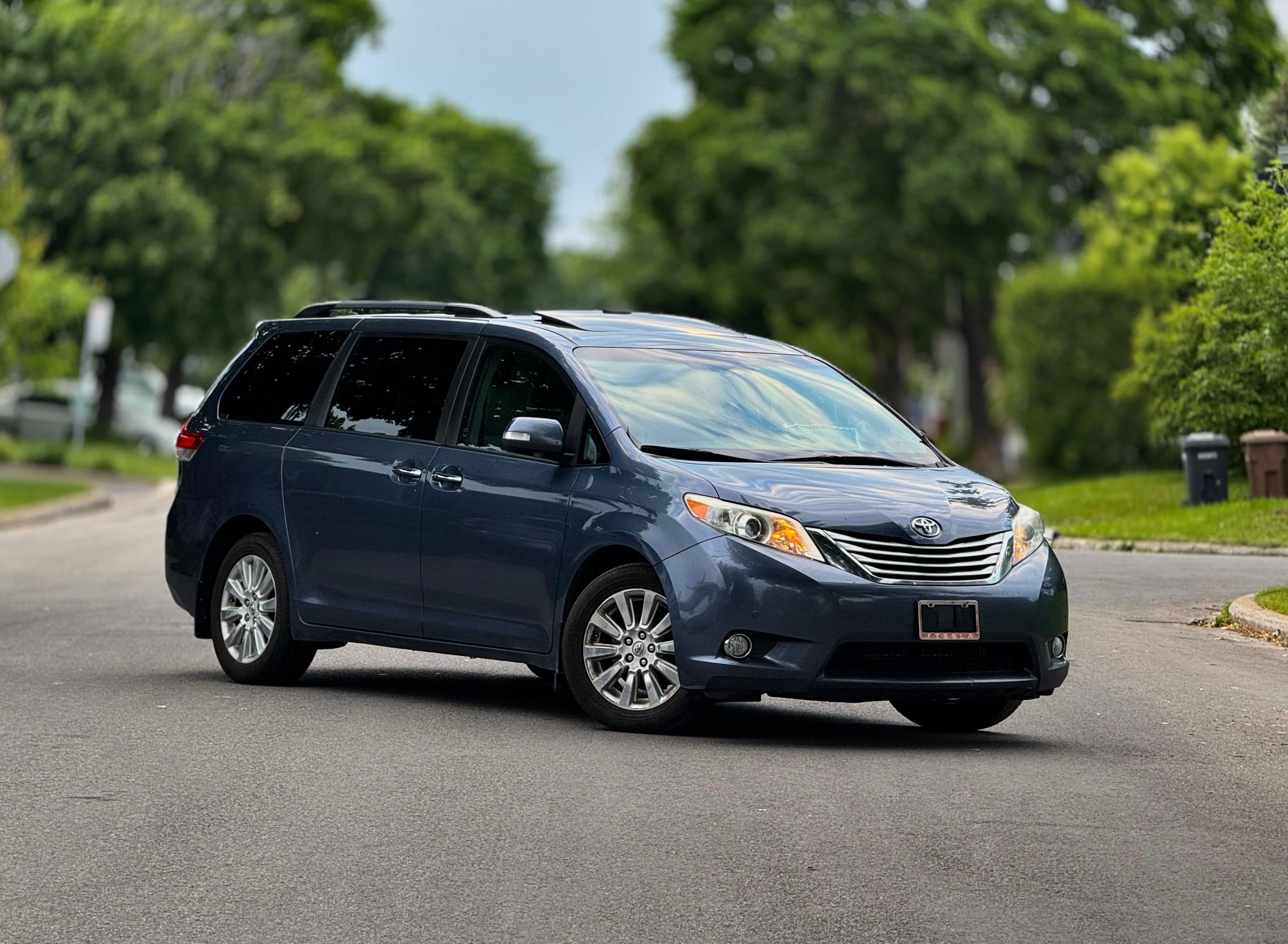 Toyota Sienna 2014 - Image 2