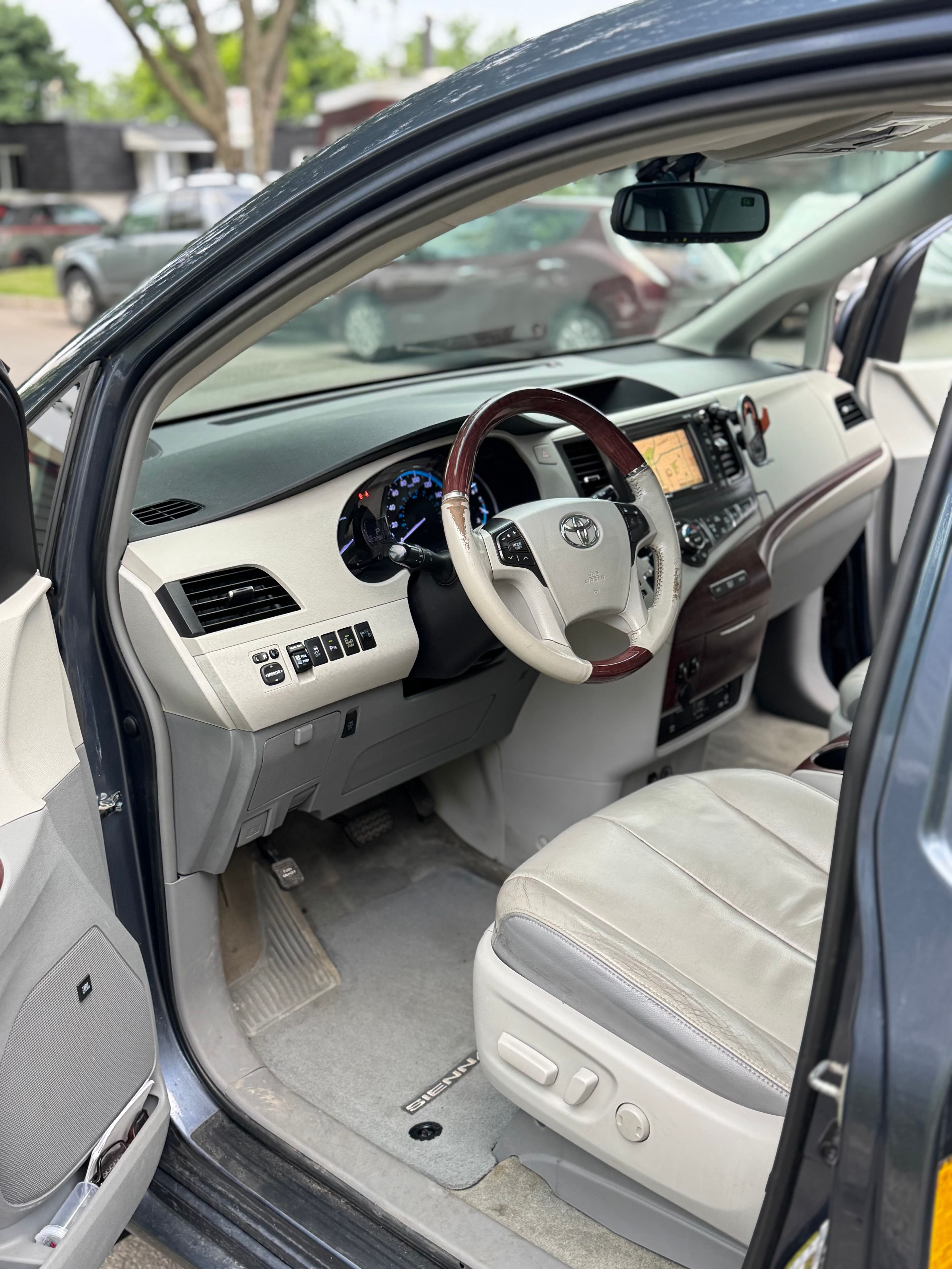 Toyota Sienna 2014 - Image 9