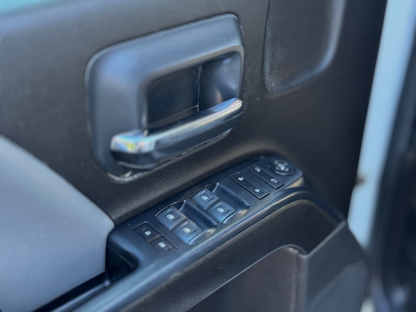 Chevrolet Silverado 1500 2018 - Image 15