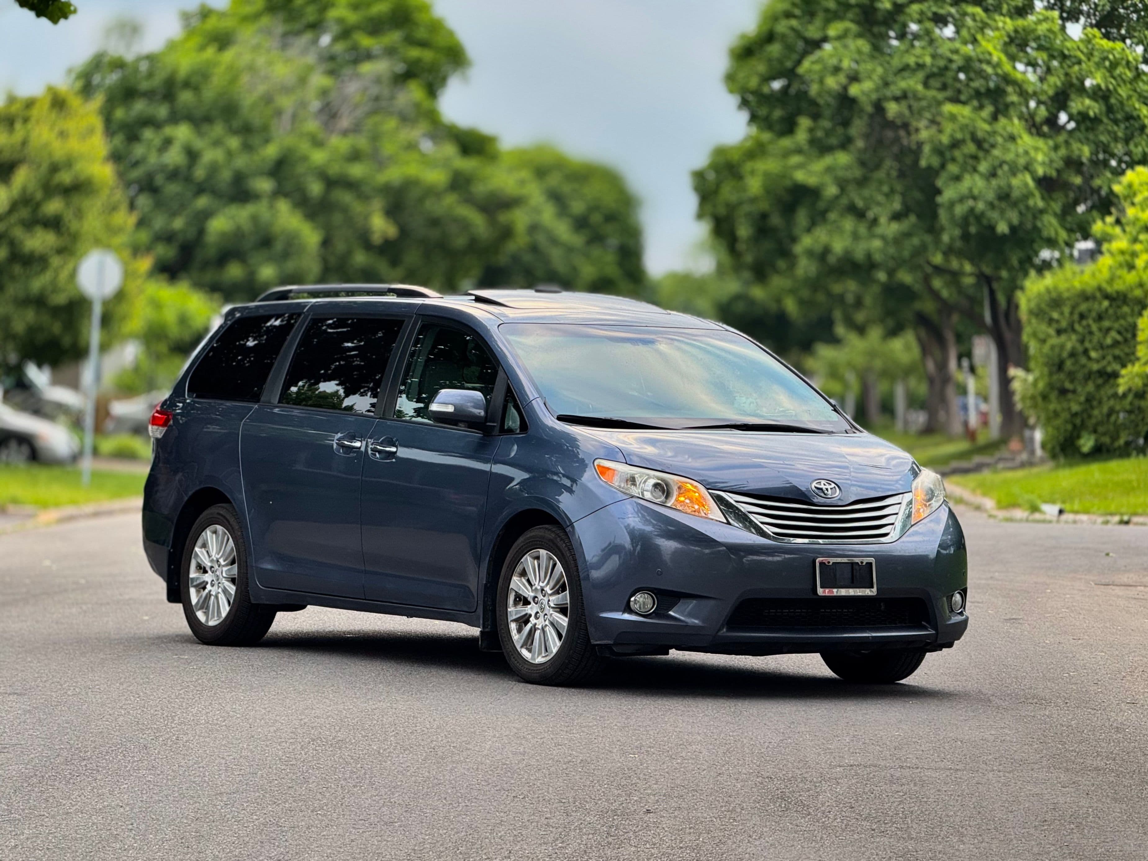 Toyota Sienna 2014 - Image 3