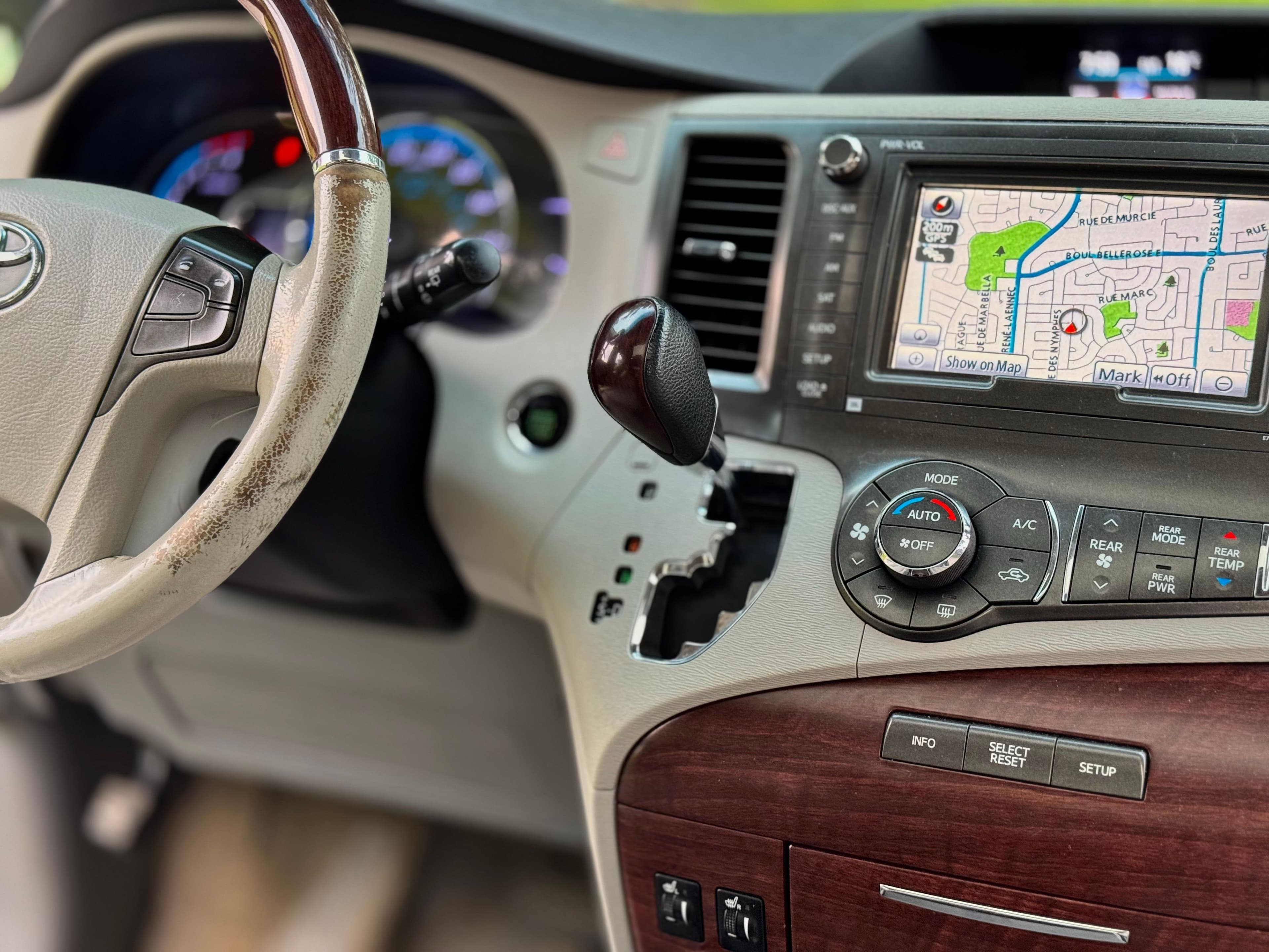 Toyota Sienna 2014 - Image 24